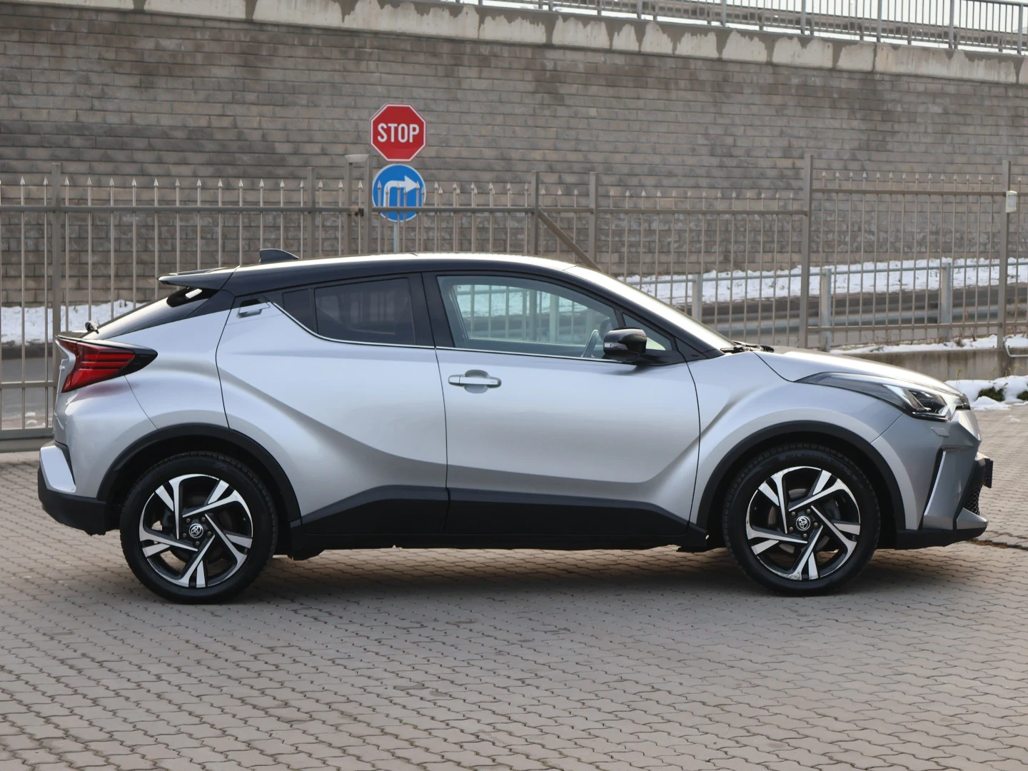 Toyota C-HR FACE LIFT/JBL/2022г/ГАРАНЦИОННА/ВСИЧКИ ЕКСТРИ/  - изображение 9