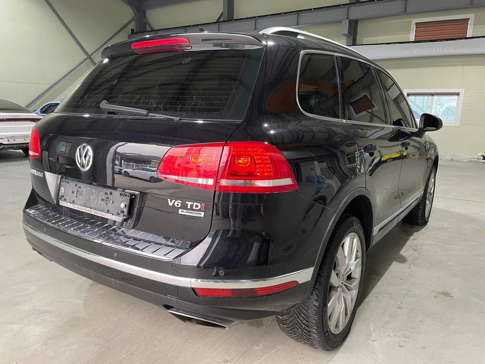 VW Touareg 3.0 TDI 4motin ! Exclusive ! FaceLift !, снимка 8 - Автомобили и джипове - 54150014