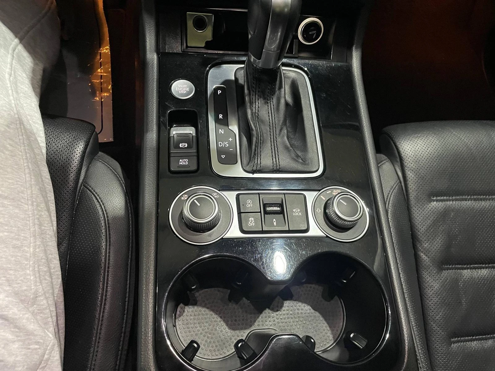 VW Touareg 3.0 TDI 4motin ! Exclusive ! FaceLift !, снимка 17 - Автомобили и джипове - 54150014