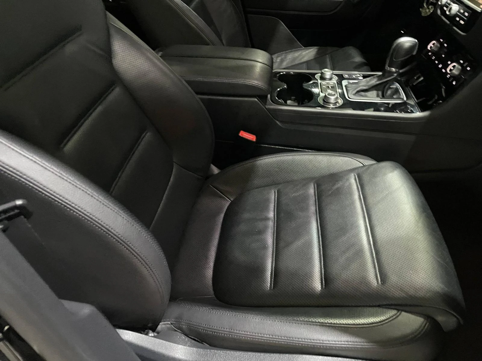 VW Touareg 3.0 TDI 4motin ! Exclusive ! FaceLift !, снимка 11 - Автомобили и джипове - 54150014