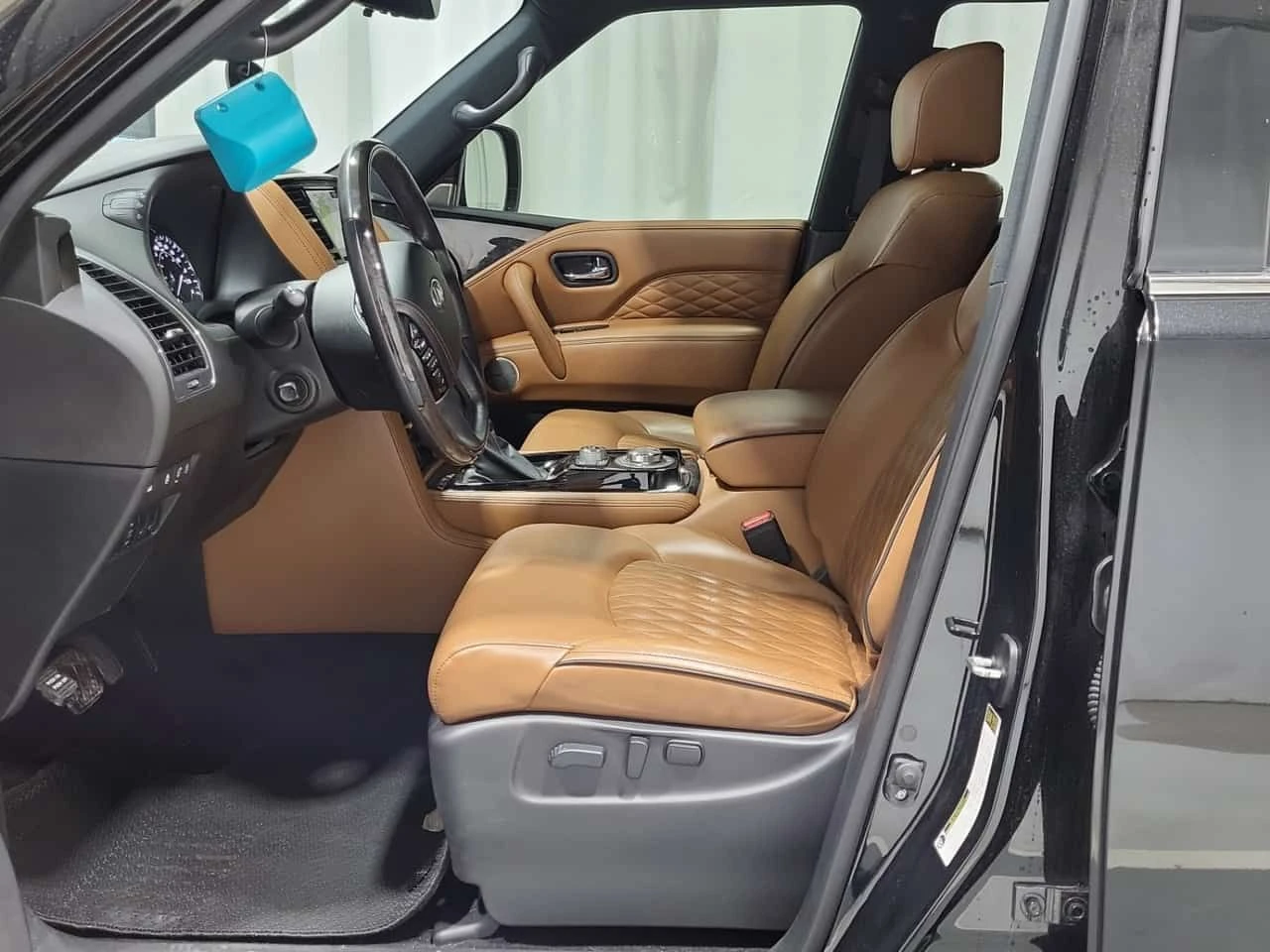 Infiniti QX80 LUXE| ОТ ПРЕДСТАВИТЕЛСТВО| DISTRONIC| ОБДУХ| ПОДГР, снимка 8 - Автомобили и джипове - 54497443