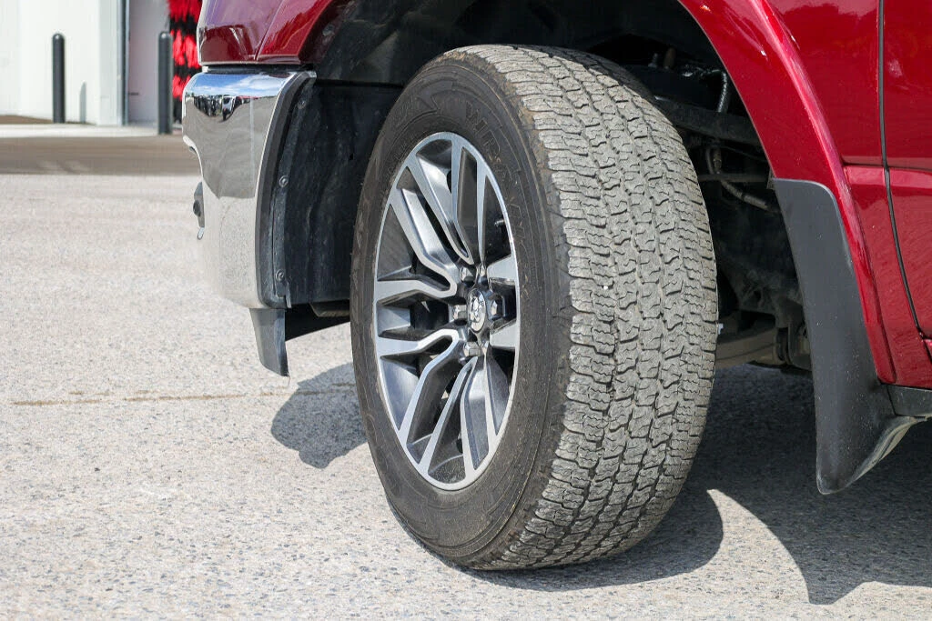 Dodge RAM 1500 Limited Crew Cab 4WD, снимка 8 - Автомобили и джипове - 54611833