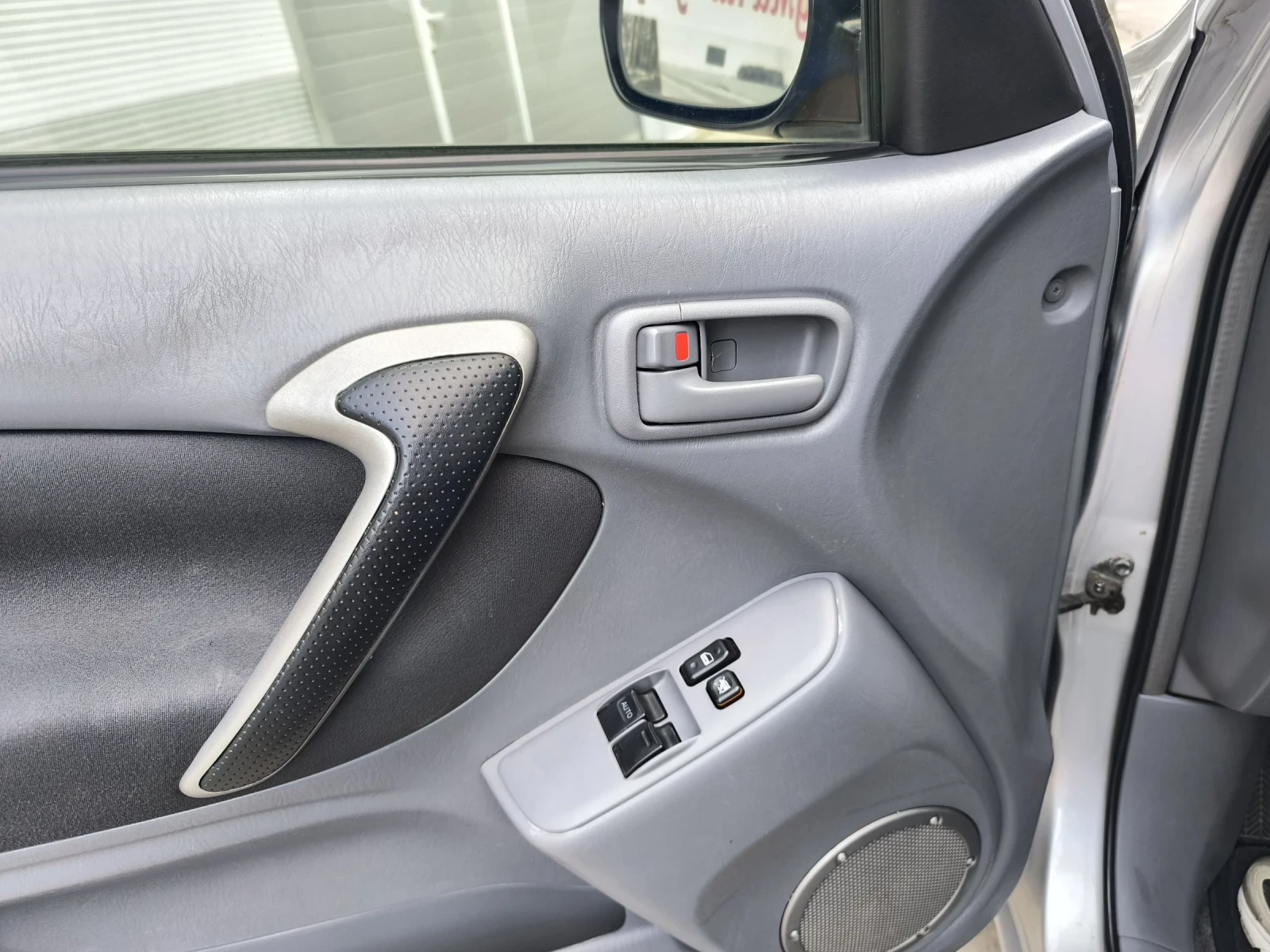 Toyota Rav4 2.0d4d, снимка 13 - Автомобили и джипове - 55211438