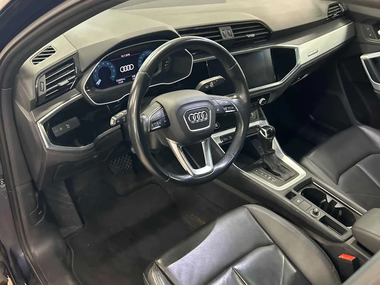 Audi Q3 * 45 TFSI quattro* 2 КЛЮЧА * БЕЗ ИНЦИДЕНТИ * , снимка 7 - Автомобили и джипове - 55245617
