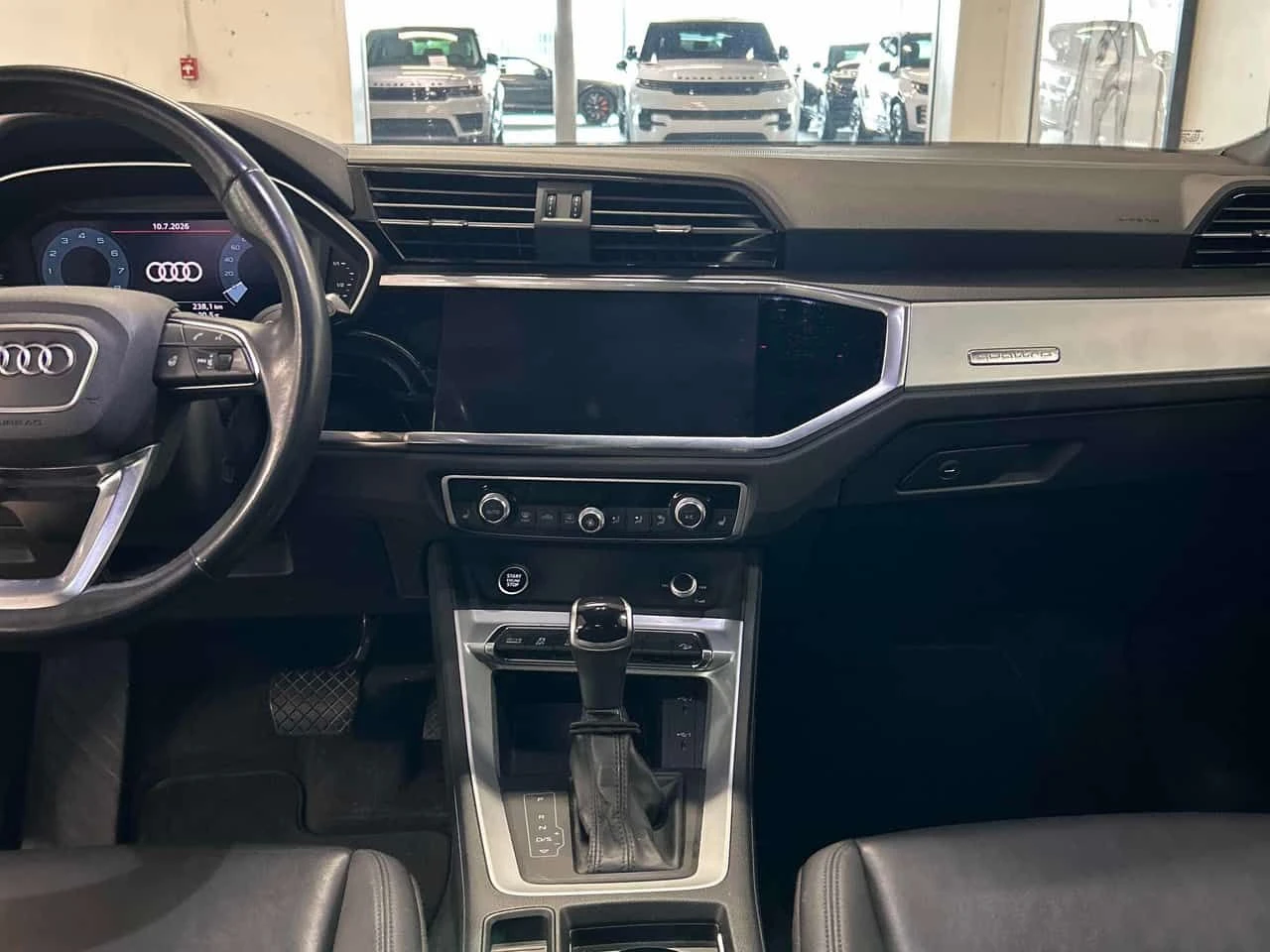 Audi Q3 * 45 TFSI quattro* 2 КЛЮЧА * БЕЗ ИНЦИДЕНТИ * , снимка 9 - Автомобили и джипове - 55245617