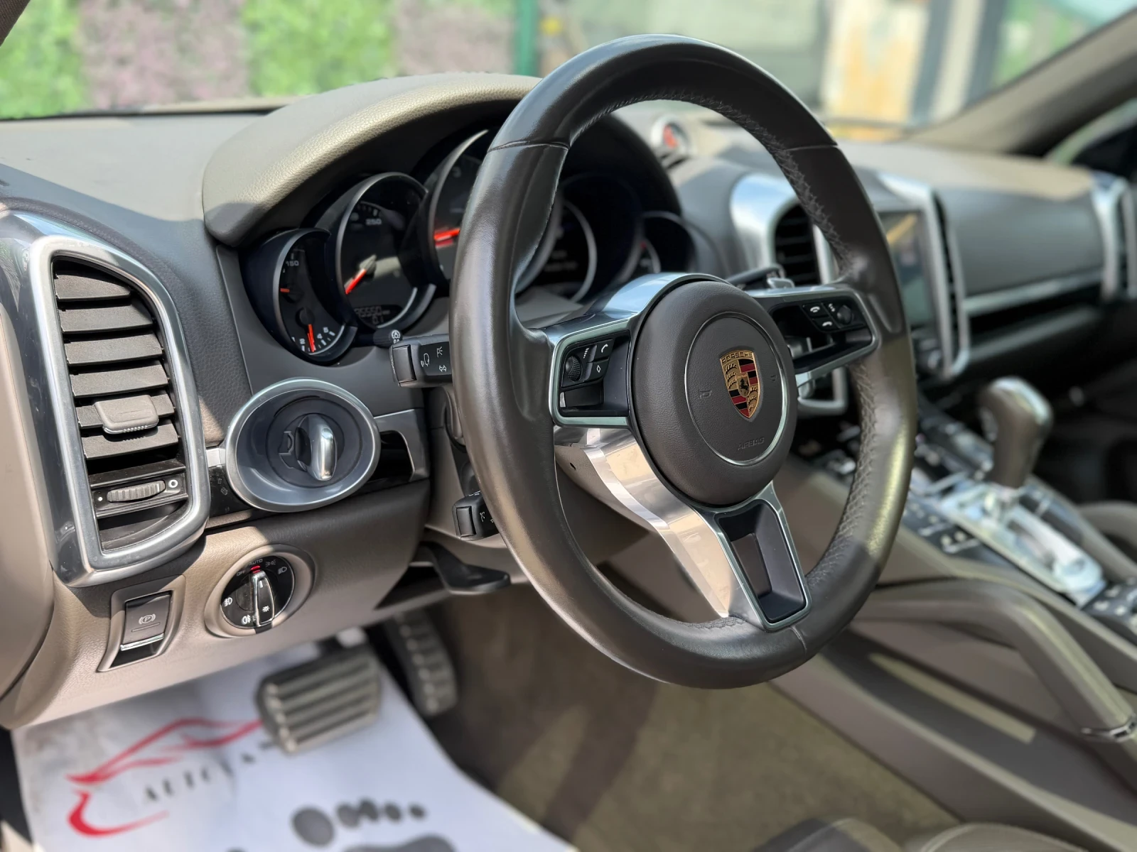 Porsche Cayenne GTS/MATRIX/BOSE/PANO/KEYLESS GO/СОБСТВЕН ЛИЗИНГ, снимка 12 - Автомобили и джипове - 55811441