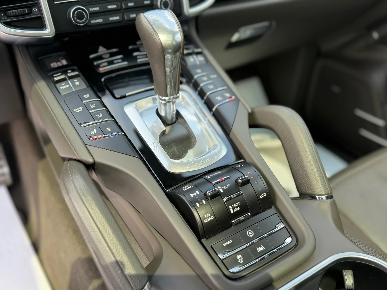 Porsche Cayenne GTS/MATRIX/BOSE/PANO/KEYLESS GO/СОБСТВЕН ЛИЗИНГ, снимка 11 - Автомобили и джипове - 55811441