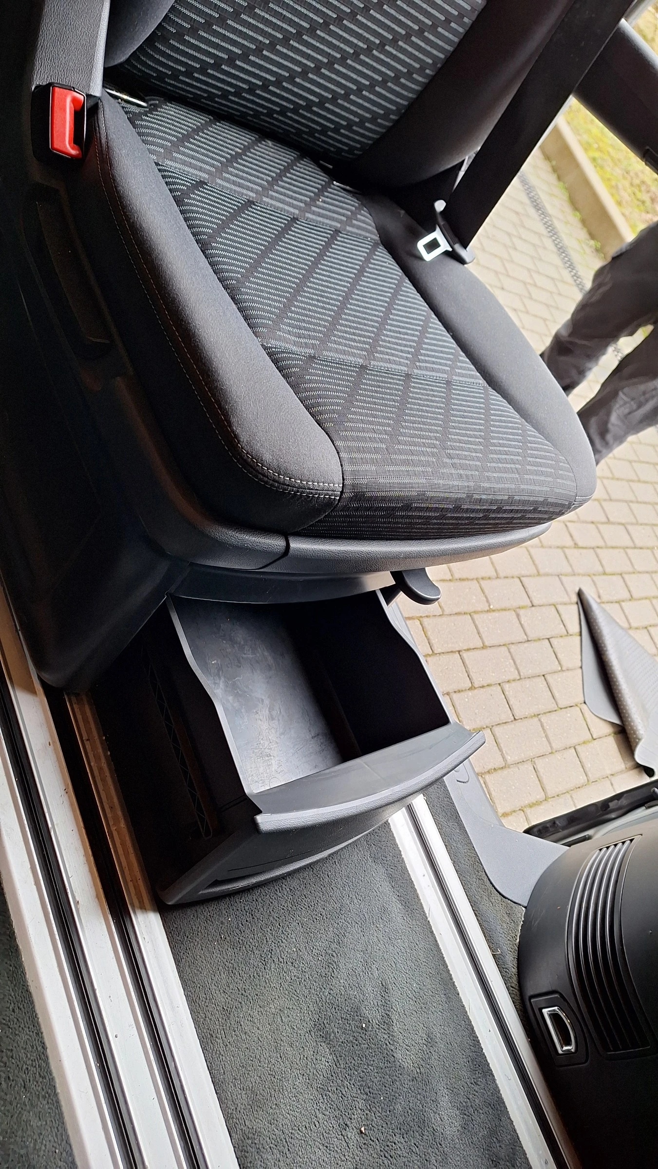 VW Multivan 2.0 TDI  6ск. 6+ 1 - изображение 10