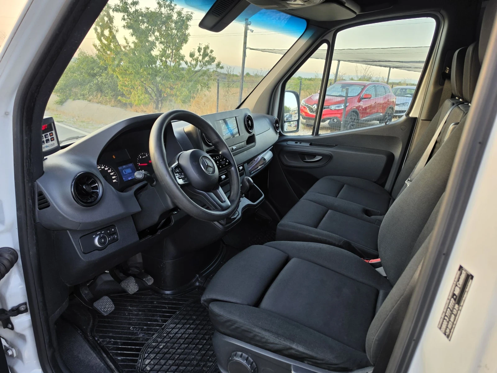 Mercedes-Benz Sprinter 319 319 ХЛАДИЛЕН, снимка 10 - Бусове и автобуси - 55426184