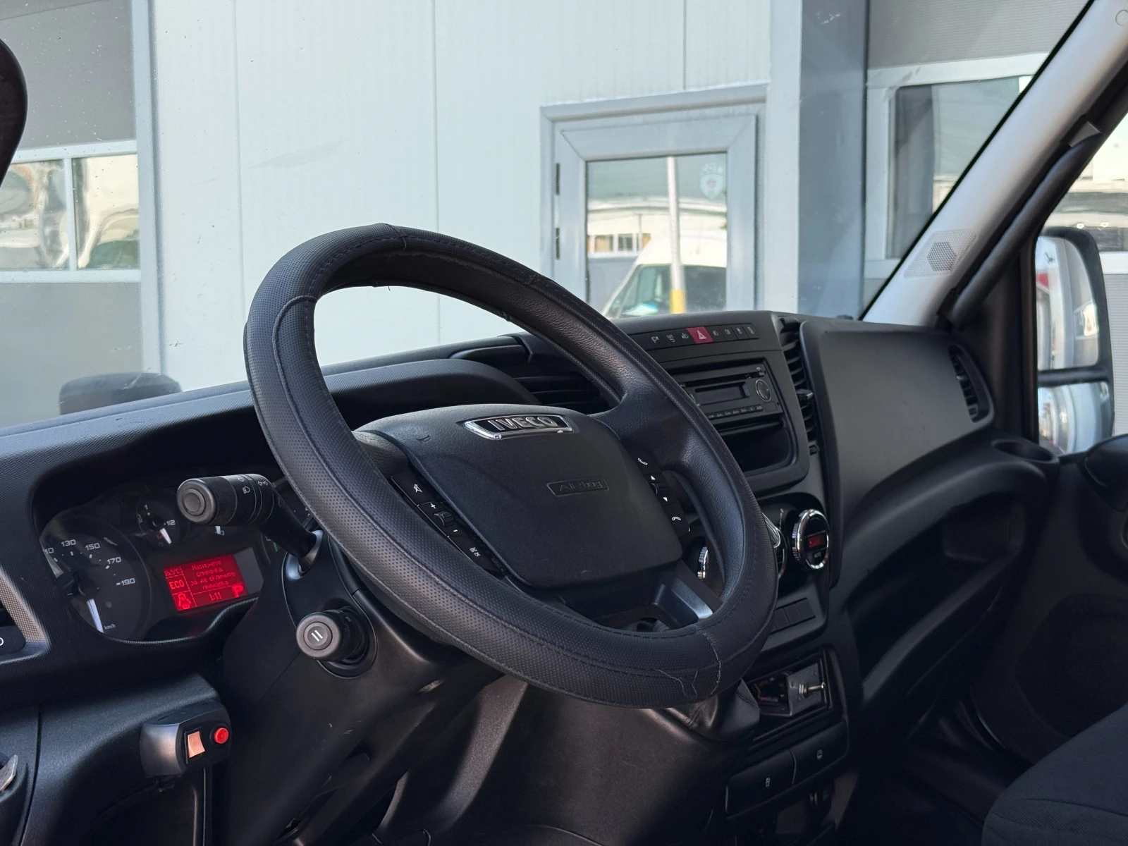 Iveco Daily Снегорин с Опесъчител 35 C 13 Категория "Б" - изображение 9