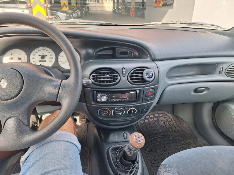 Renault Megane 1.6, снимка 7 - Автомобили и джипове - 47471132