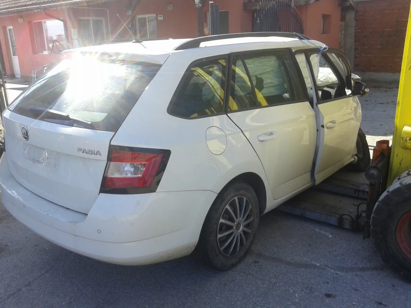 Skoda Fabia 1.4d, снимка 3 - Автомобили и джипове - 47704206