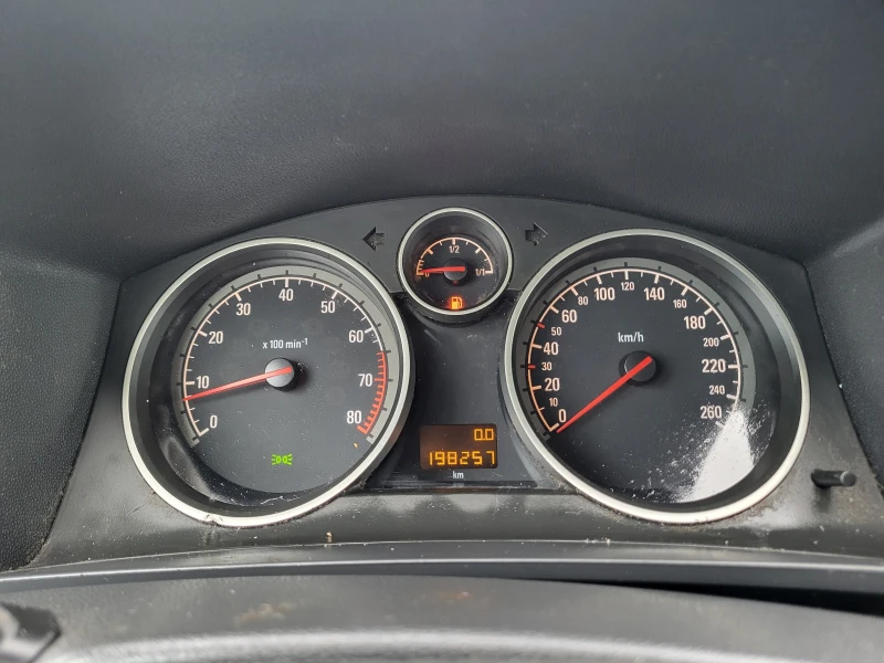 Opel Zafira 1.8i, снимка 16 - Автомобили и джипове - 51427922