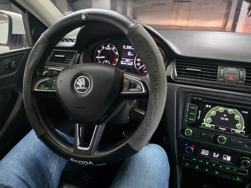 Skoda Rapid 1.2 TSI, снимка 8 - Автомобили и джипове - 53191866