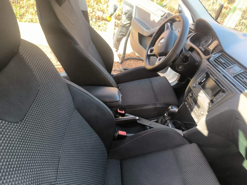 Skoda Rapid 1.2 TSI, снимка 13 - Автомобили и джипове - 53191866