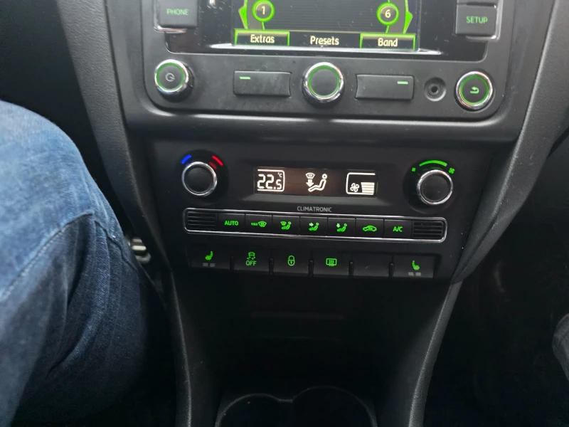 Skoda Rapid 1.2 TSI, снимка 5 - Автомобили и джипове - 53191866