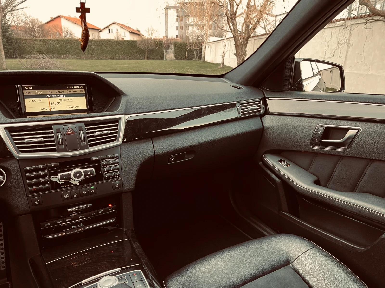 Mercedes-Benz E 350 AMG Line Avantgarde, снимка 7 - Автомобили и джипове - 53963232