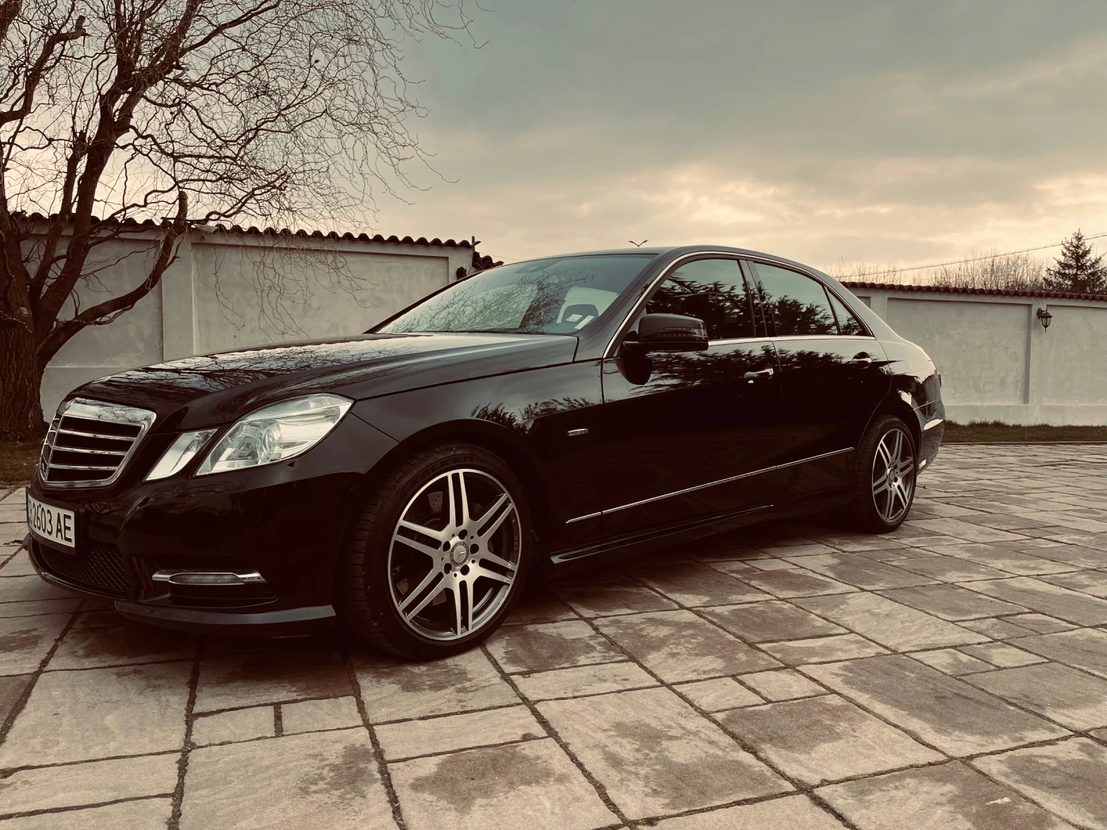 Mercedes-Benz E 350 AMG Line Avantgarde, снимка 2 - Автомобили и джипове - 53963232