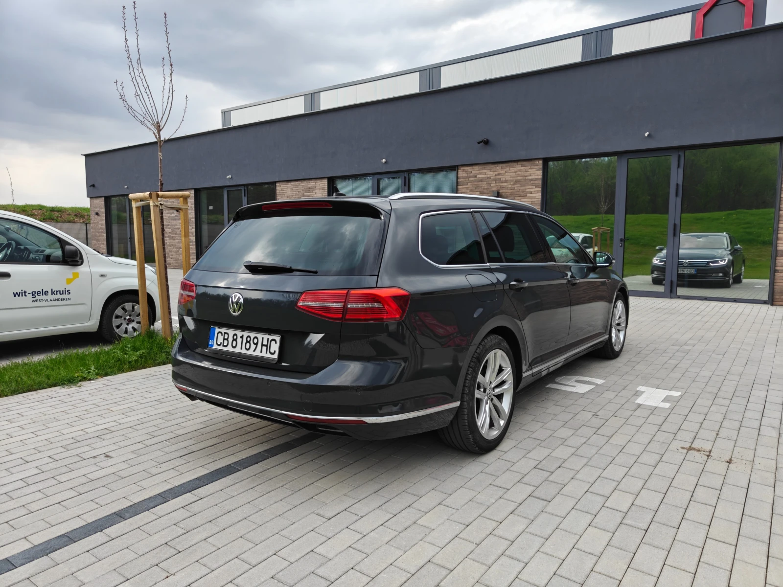 VW Passat B8 2.0TDI 190кс. Highline, снимка 3 - Автомобили и джипове - 54258275