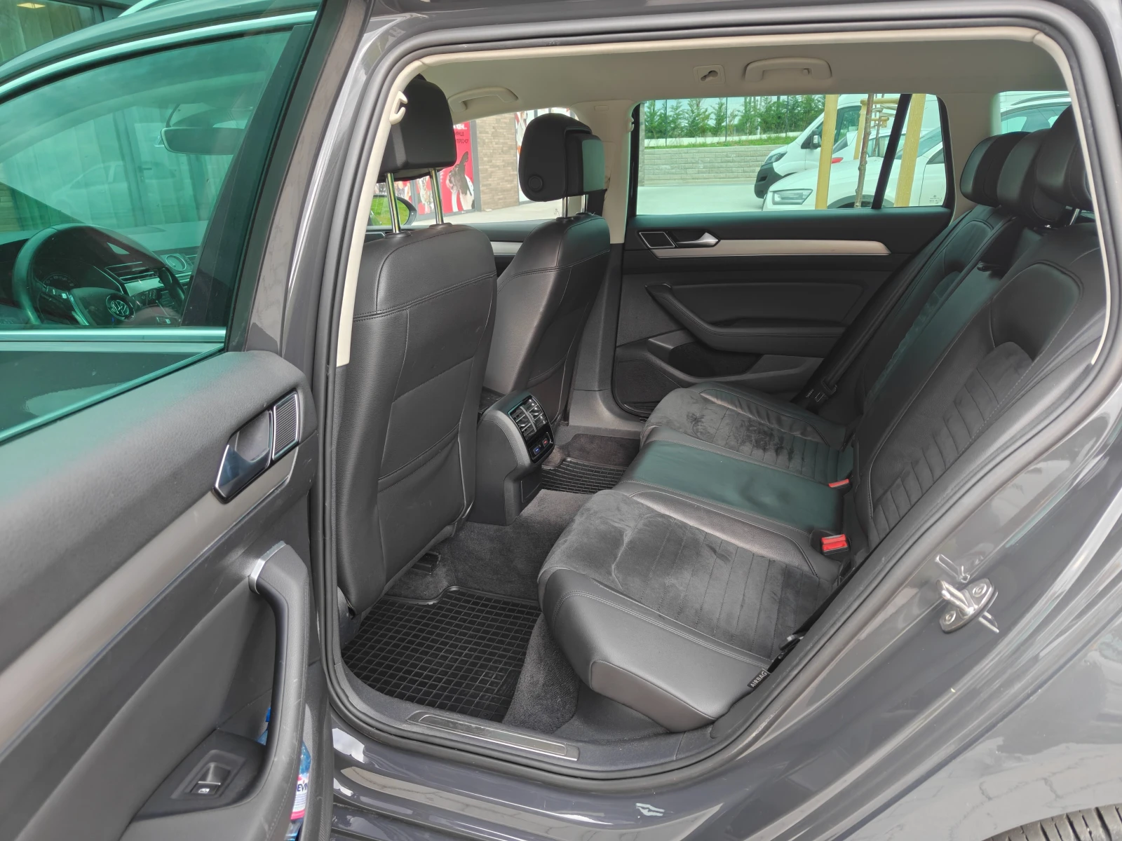 VW Passat B8 2.0TDI 190кс. Highline, снимка 5 - Автомобили и джипове - 54258275