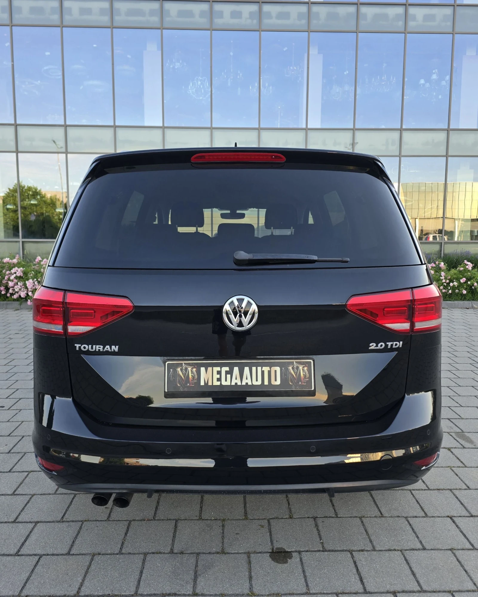 VW Touran 2.0TDI DSG.LED.Navi.Distronic.Keyless.7места, снимка 6 - Автомобили и джипове - 54857793