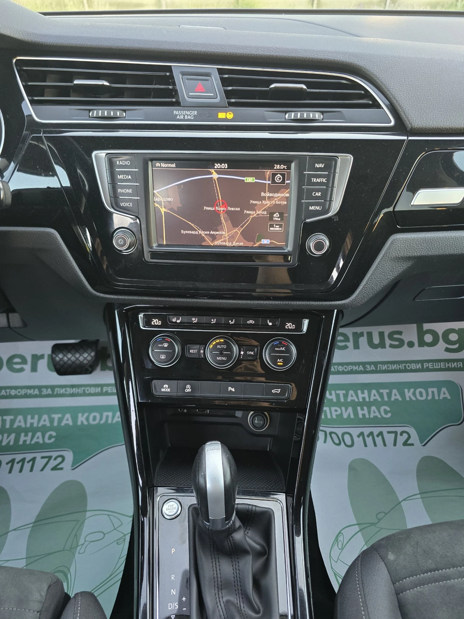 VW Touran 2.0TDI DSG.LED.Navi.Distronic.Keyless.7места, снимка 11 - Автомобили и джипове - 54857793