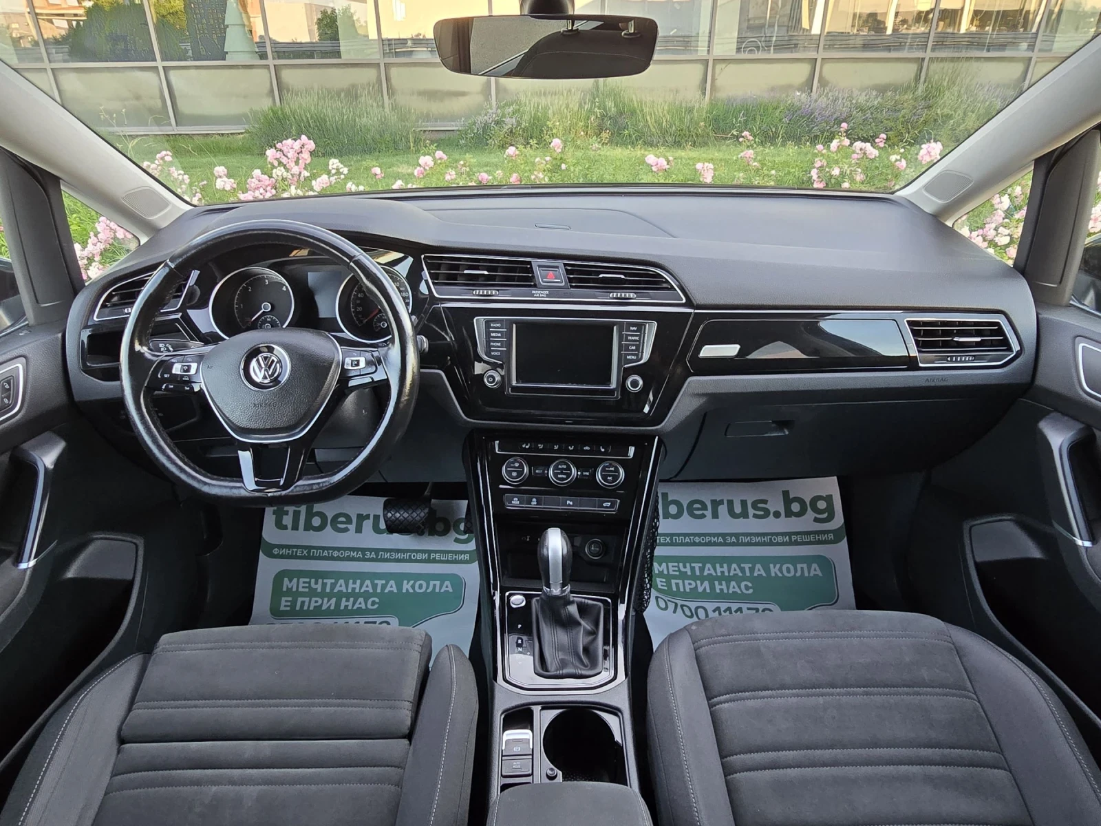 VW Touran 2.0TDI DSG.LED.Navi.Distronic.Keyless.7места, снимка 9 - Автомобили и джипове - 54857793