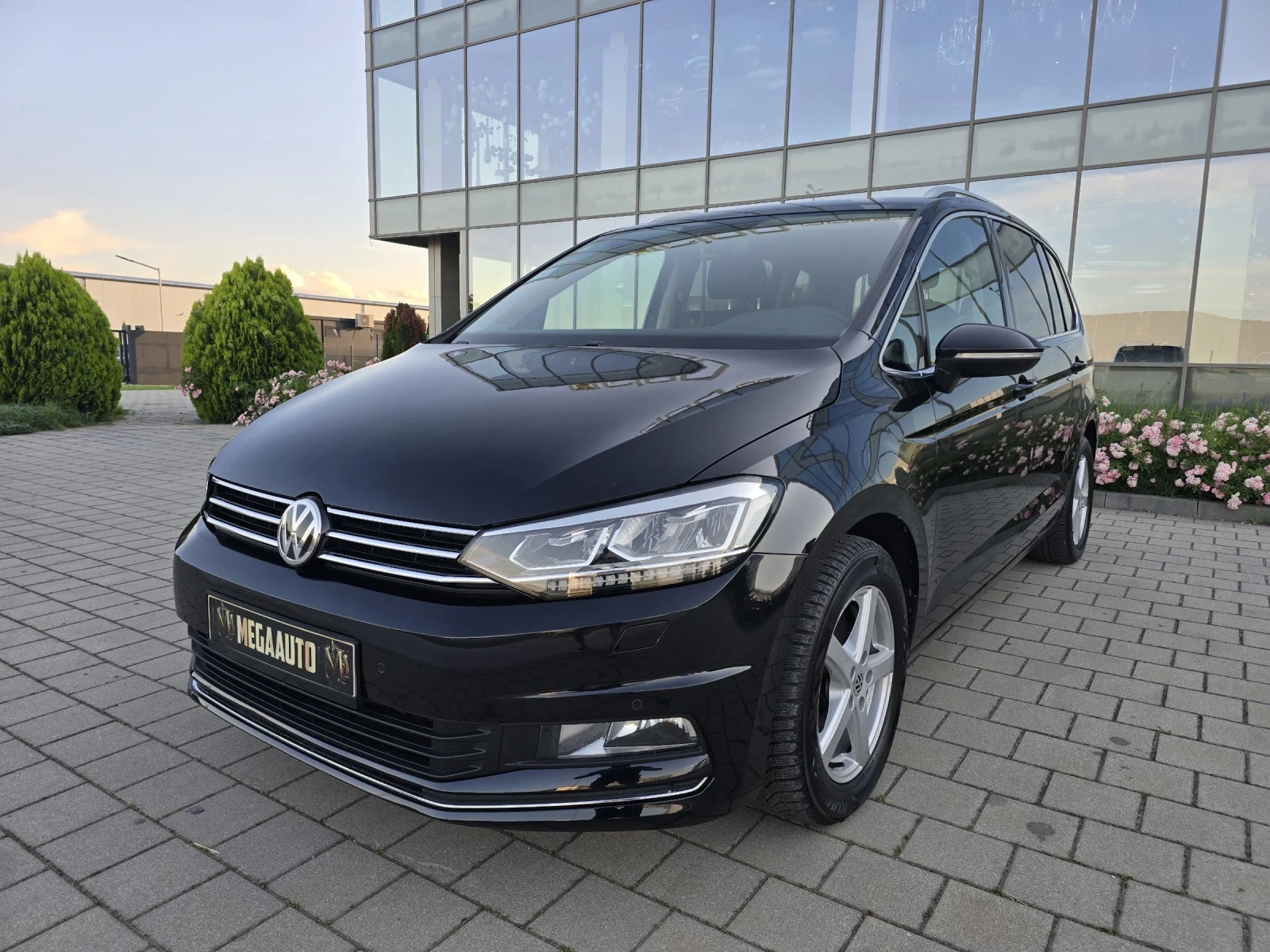 VW Touran 2.0TDI DSG.LED.Navi.Distronic.Keyless.7места