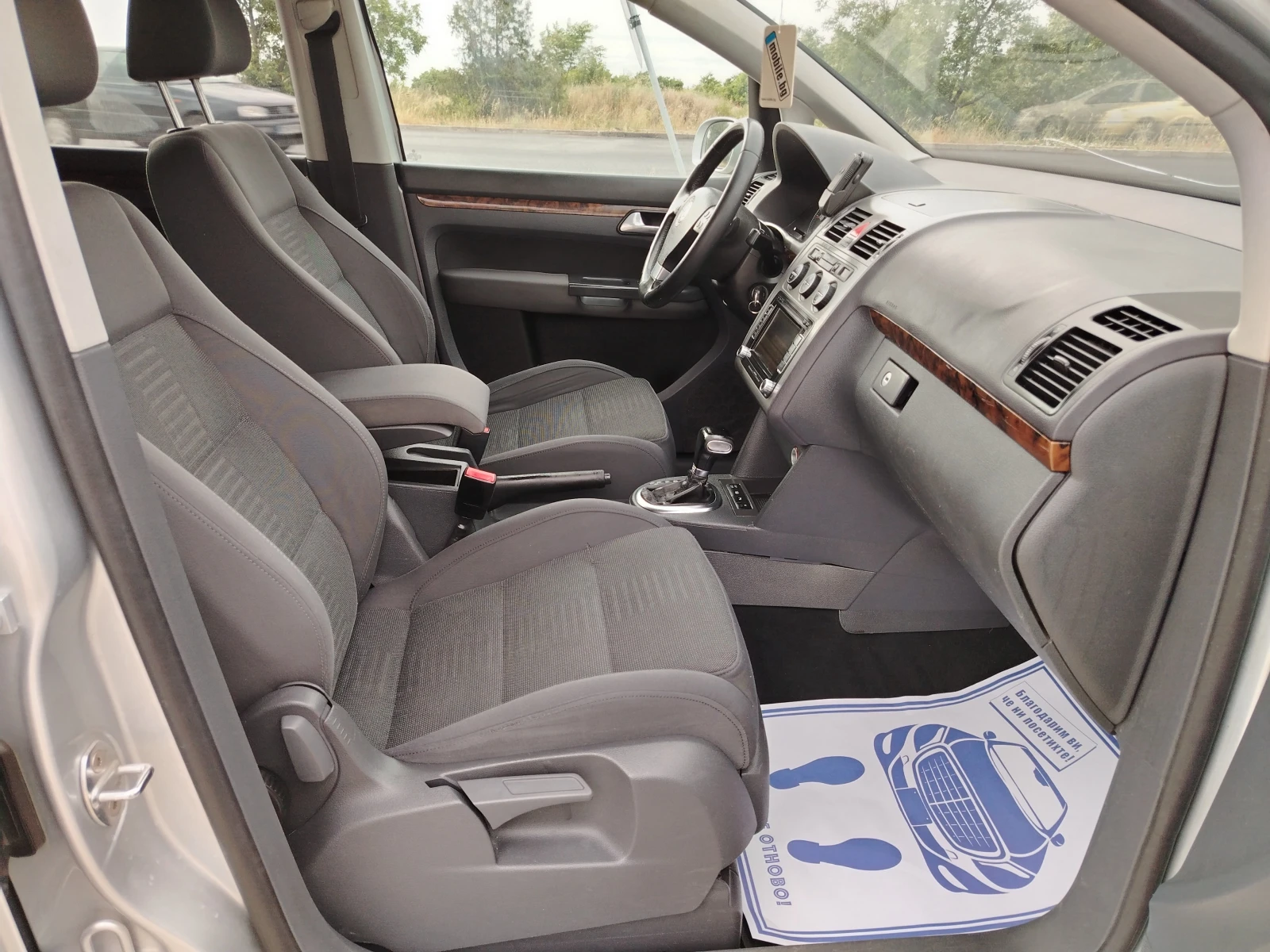 VW Touran 2.0-140 КС АВТОМАТИК, НАВИ, 6+ 1, снимка 12 - Автомобили и джипове - 54878482