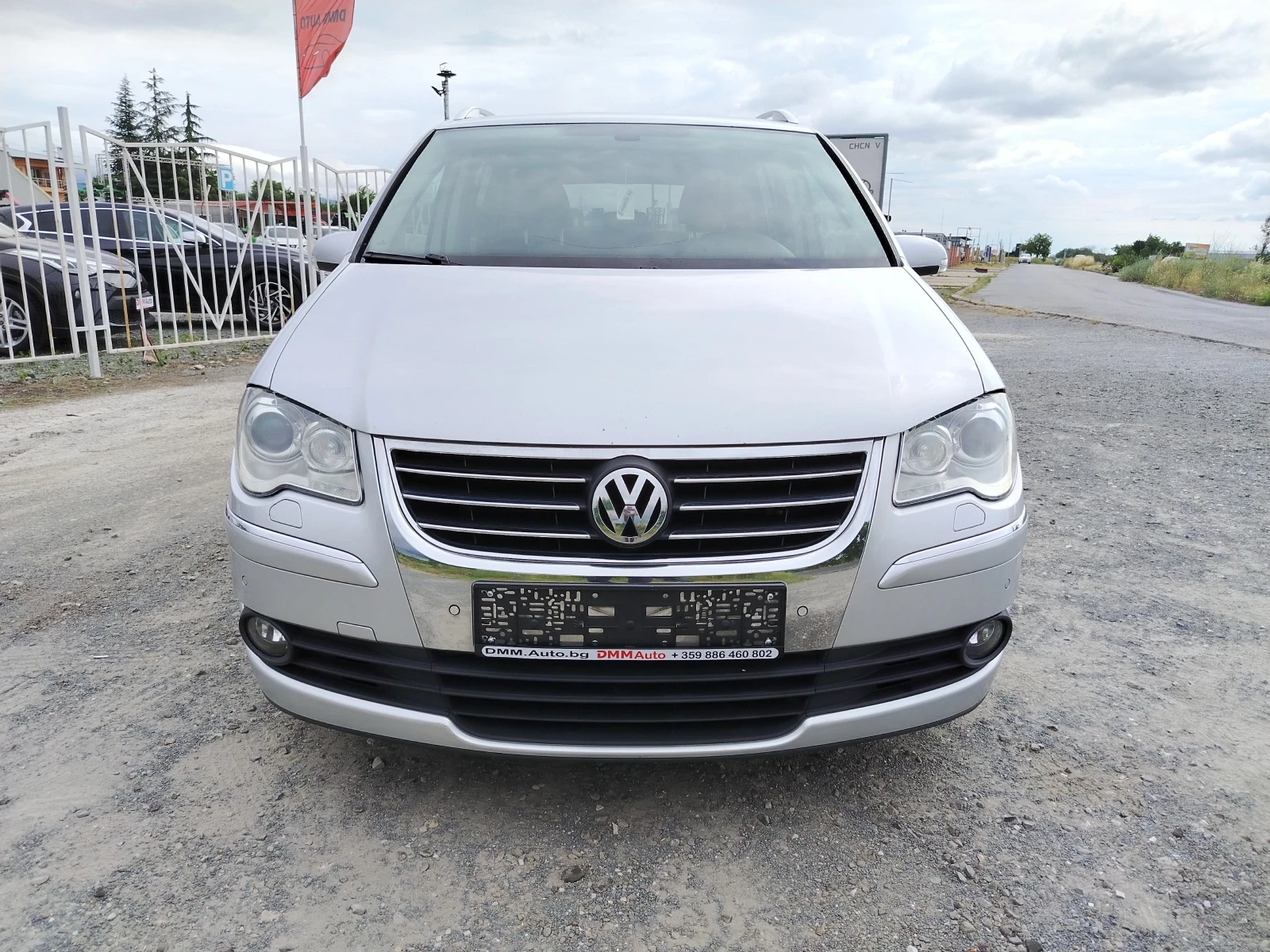 VW Touran 2.0-140 КС АВТОМАТИК, НАВИ, 6+ 1, снимка 2 - Автомобили и джипове - 54878482