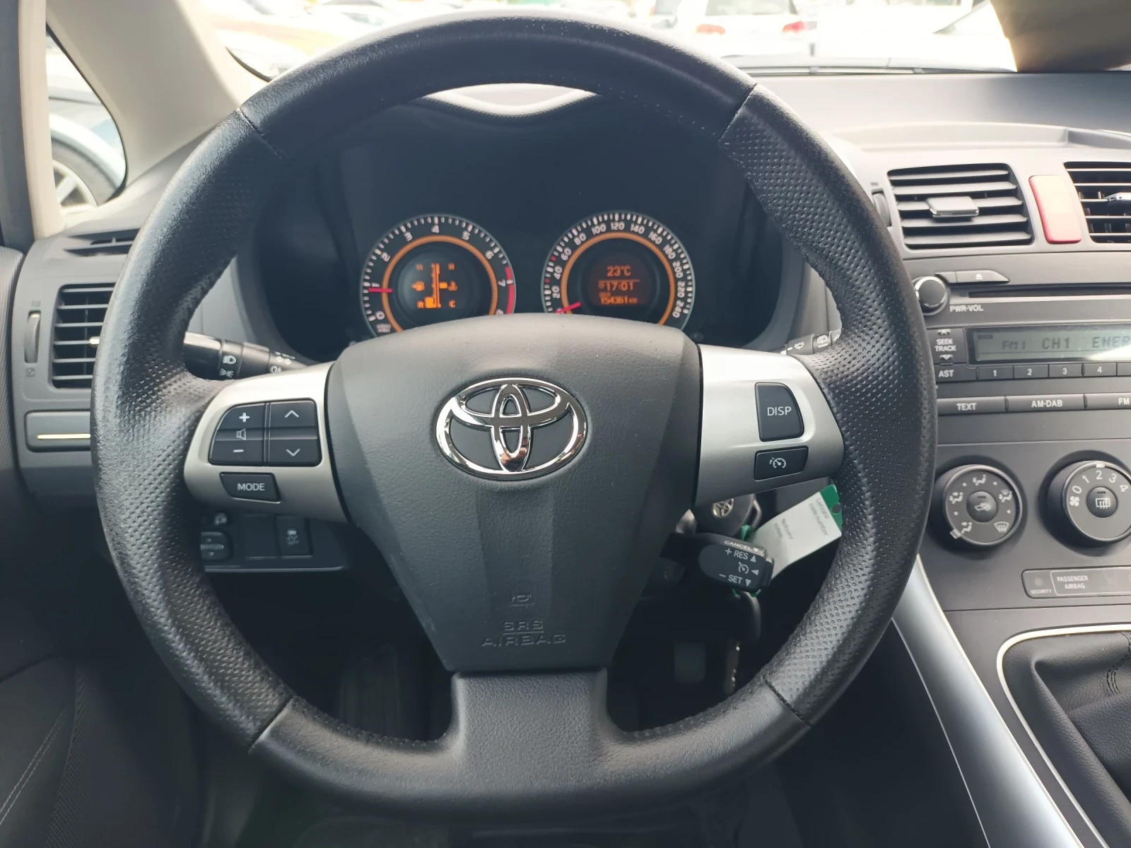 Toyota Auris 1.6i бензин, 132к.с., снимка 11 - Автомобили и джипове - 55177017