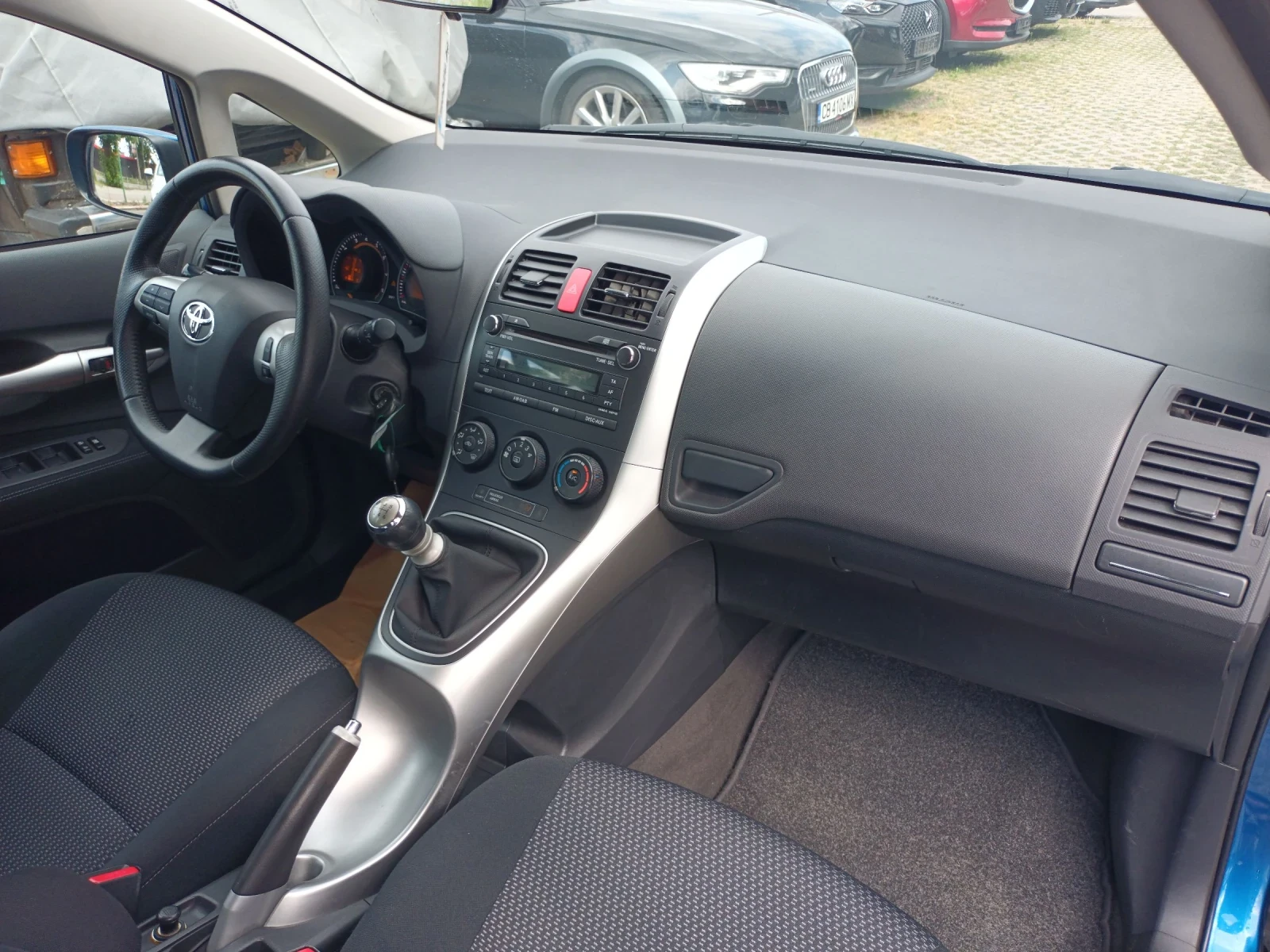 Toyota Auris 1.6i бензин, 132к.с., снимка 9 - Автомобили и джипове - 55177017
