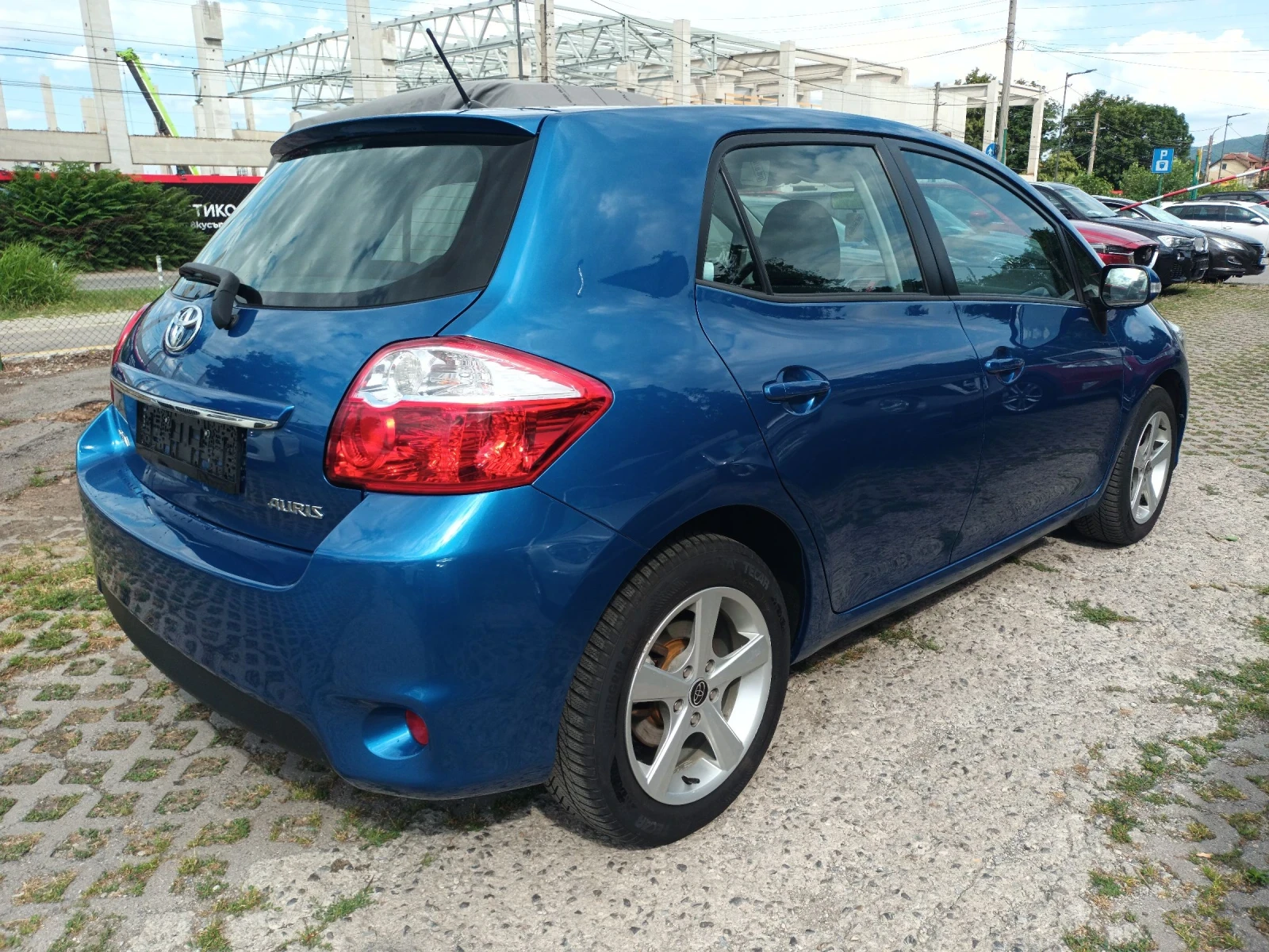 Toyota Auris 1.6i бензин, 132к.с., снимка 5 - Автомобили и джипове - 55177017