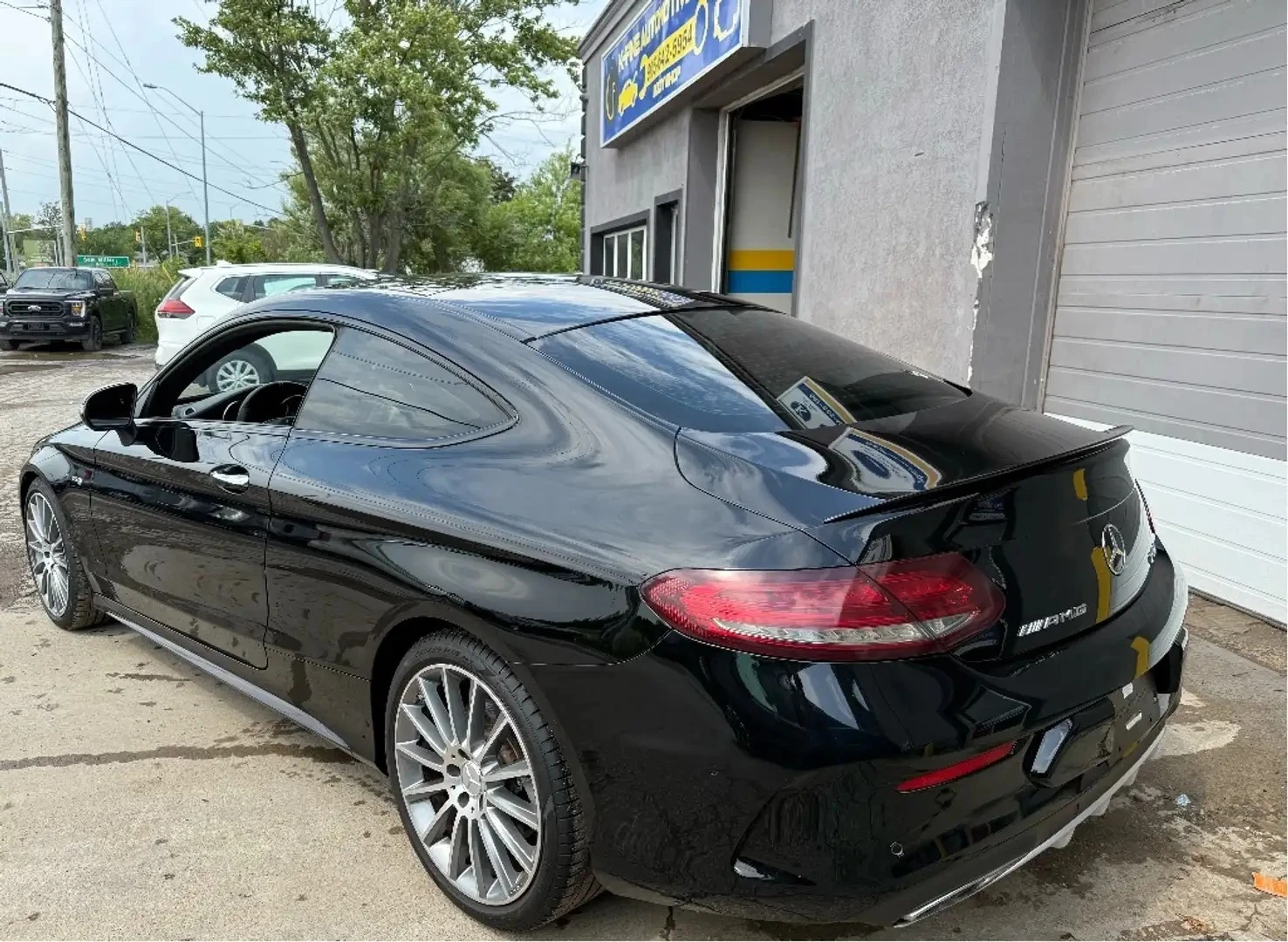 Mercedes-Benz C 43 AMG ЧЕВРВЕНА КОЖА* ПОДГРЕВ* ОБДУХВ* BURMASTER* PANO* 3, снимка 3 - Автомобили и джипове - 55432071