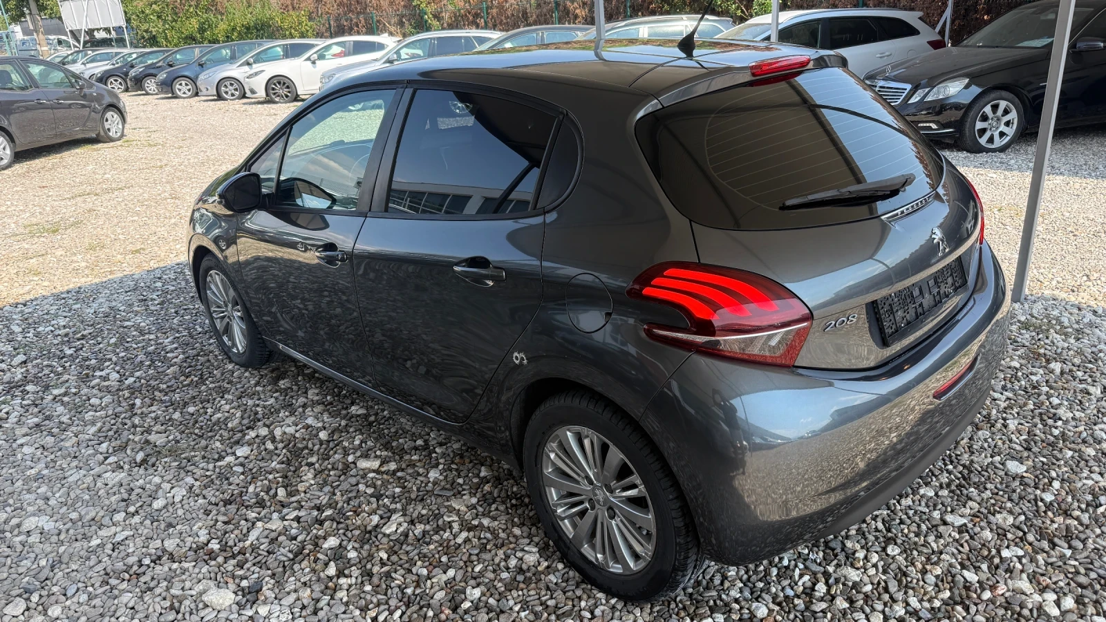 Peugeot 208 1.6 HDI 75 ps, снимка 5 - Автомобили и джипове - 55846307