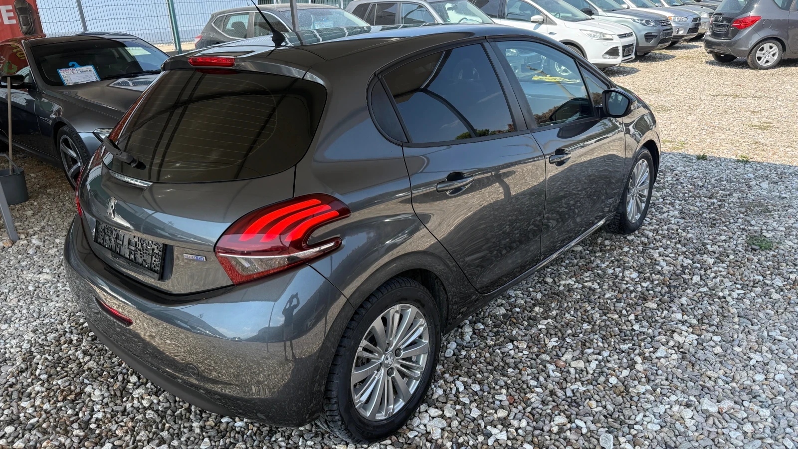 Peugeot 208 1.6 HDI 75 ps, снимка 4 - Автомобили и джипове - 55846307