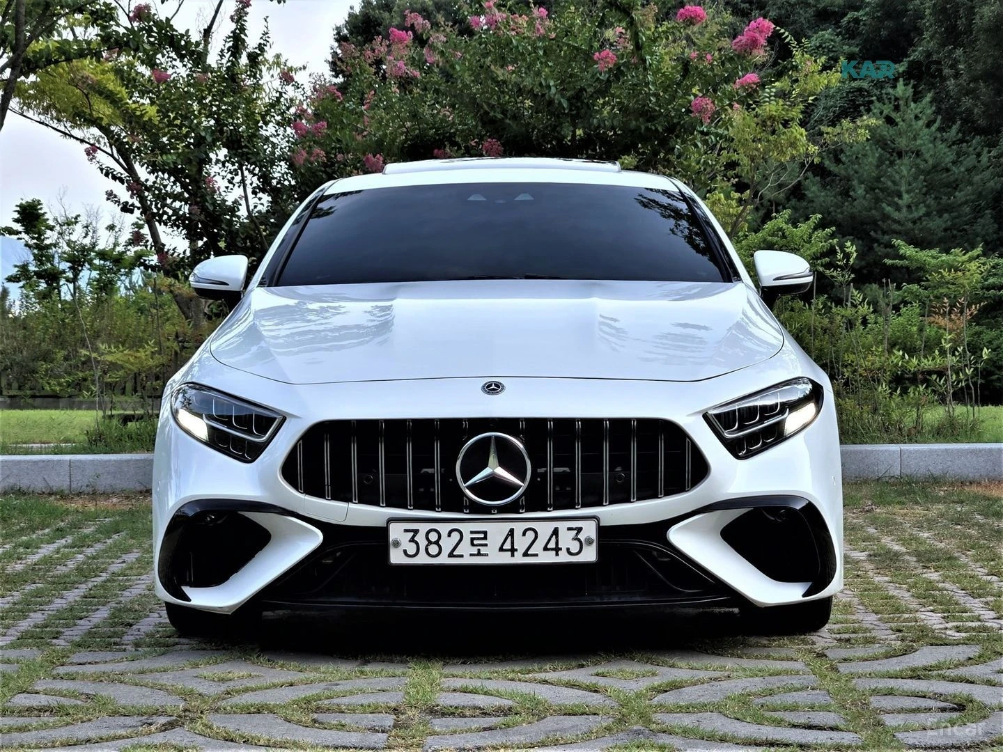 Mercedes-Benz CLS 300 DIESEL* AMG LINE* PANO* LANE ASS* НАВИ* ПАНО* , снимка 3 - Автомобили и джипове - 55931961