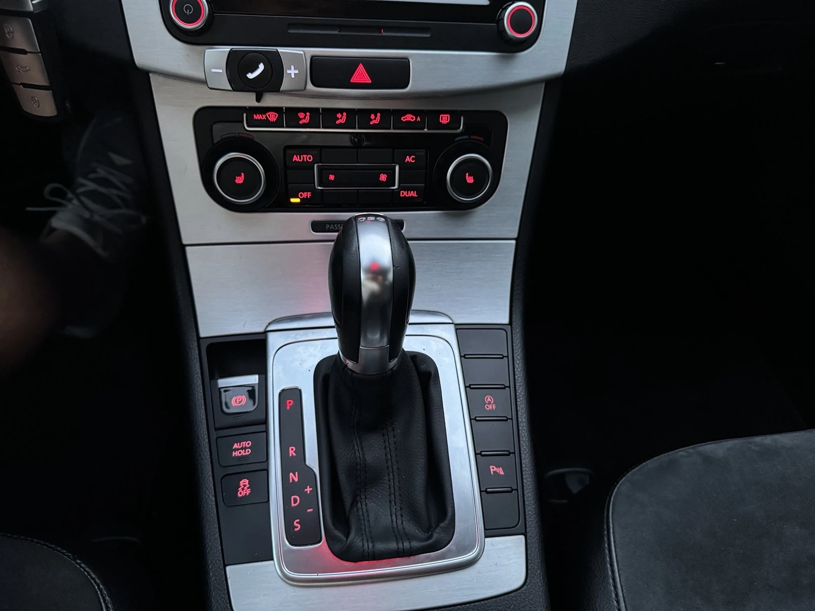 VW Passat 2.0TDI* D&G* Highline* Navi* Kamera* TOP, снимка 13 - Автомобили и джипове - 55944567