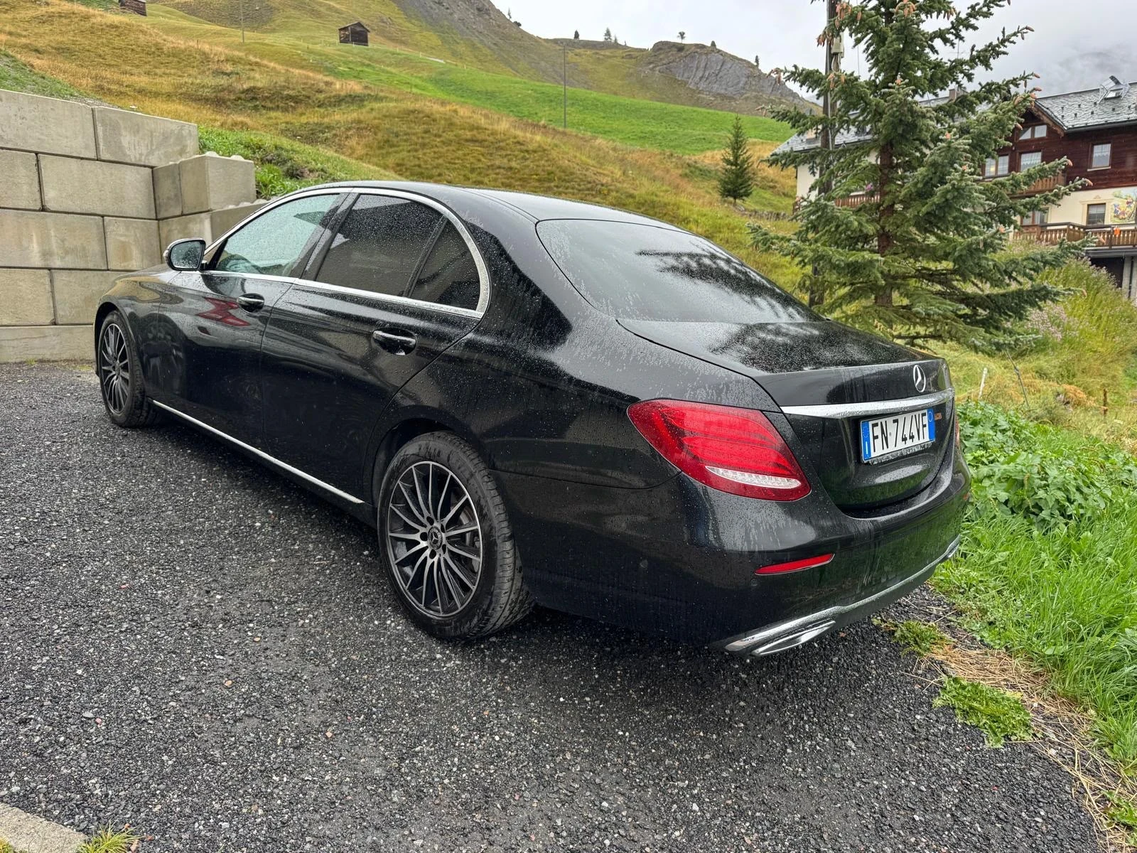 Mercedes-Benz E 200, снимка 3 - Автомобили и джипове - 56305244