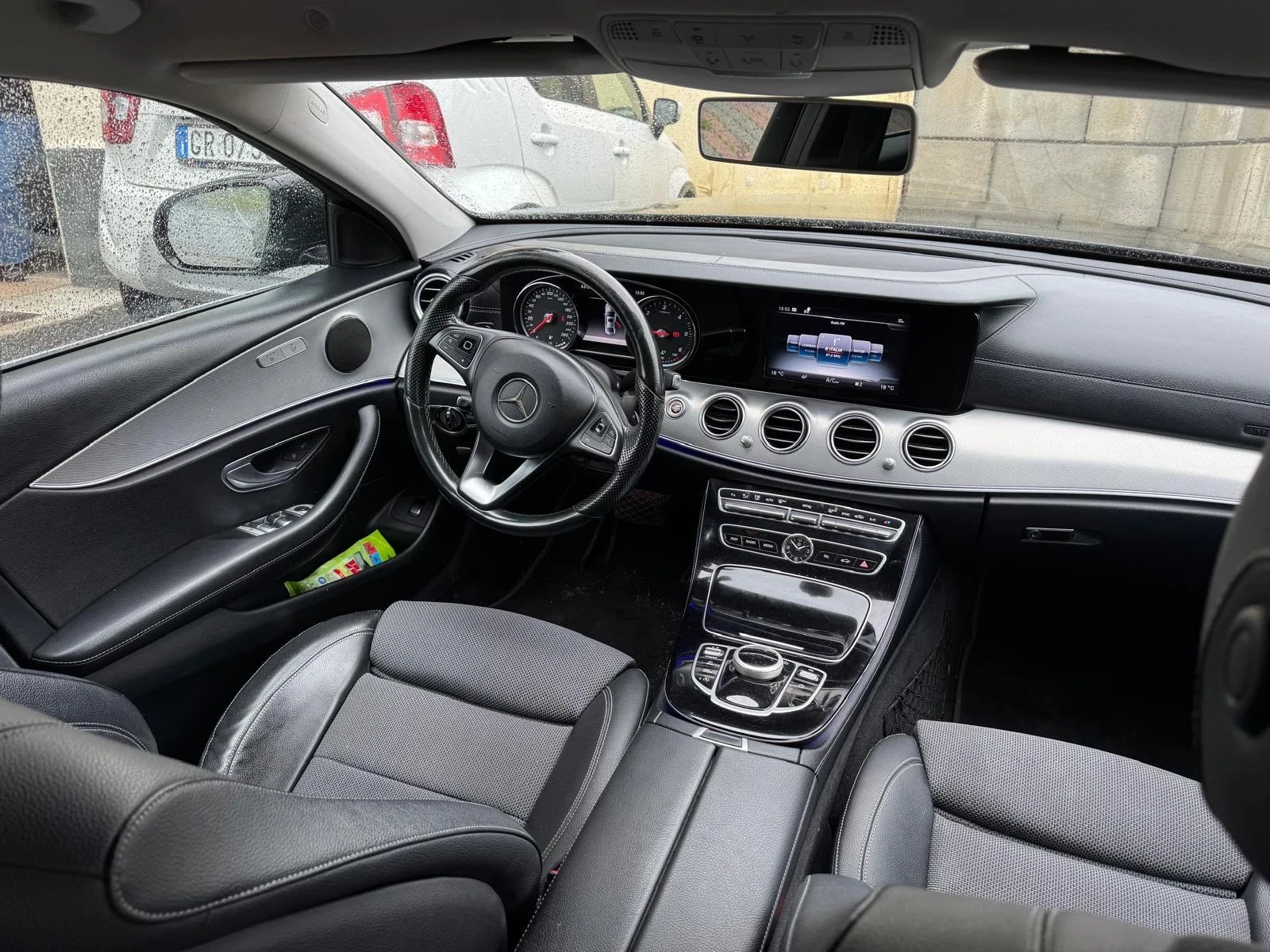 Mercedes-Benz E 200, снимка 5 - Автомобили и джипове - 56305244