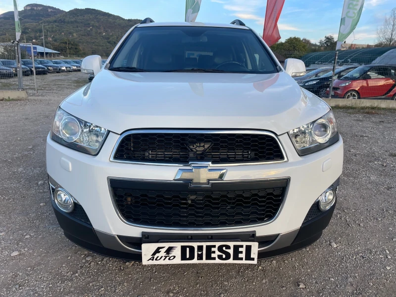 Chevrolet Captiva 2.2TDI-4x4-FEIS-KAMERA-NAVI-7m, снимка 2 - Автомобили и джипове - 47626357