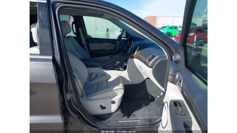 Jeep Grand cherokee SUMMIT 4X4, снимка 11 - Автомобили и джипове - 53130443