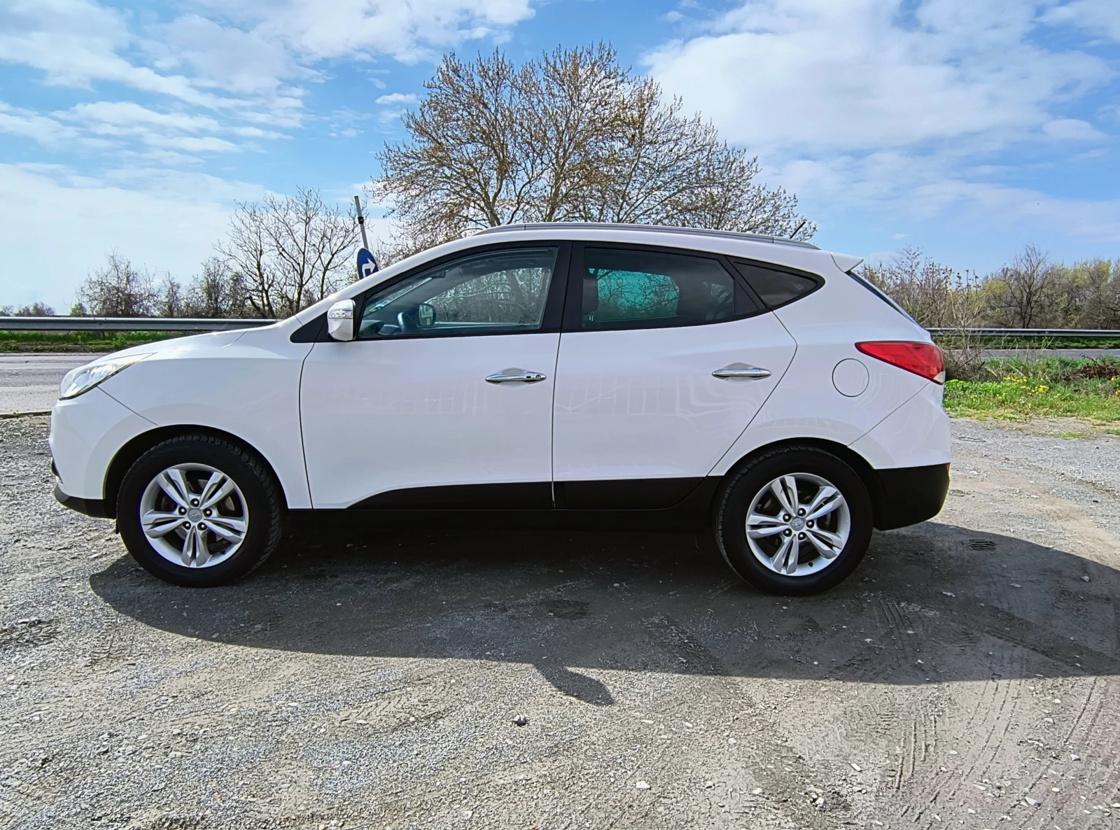 Hyundai IX35 2.0-184 КС NAVI, AUTOMATIC, PANORAMA!!!!!! 4х4 - изображение 9