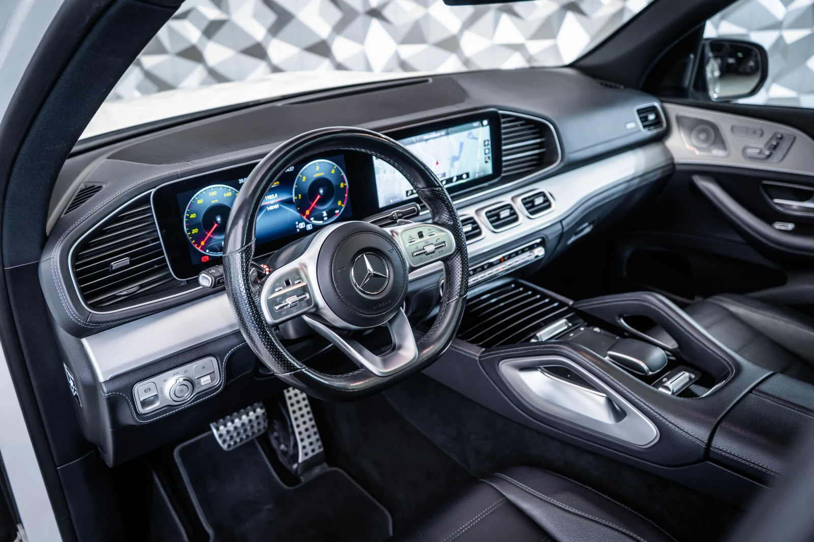 Mercedes-Benz GLS 400 d 4M AMG* Burm* Pano* NightP - изображение 8