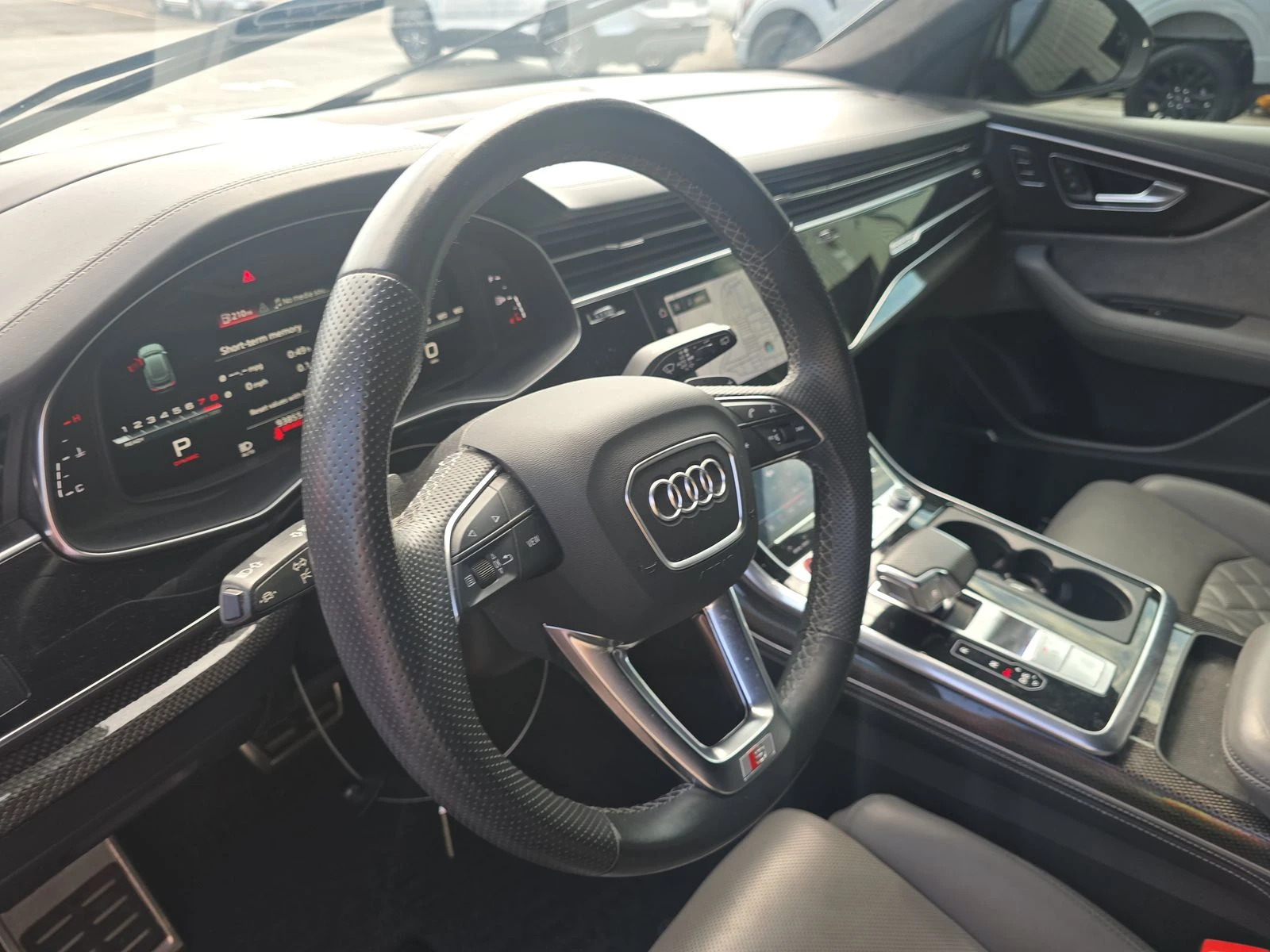 Audi SQ8 PRESTIGE* DISTRONIC* ОБДУХ* МАСАЖ* ПАНО        - изображение 9