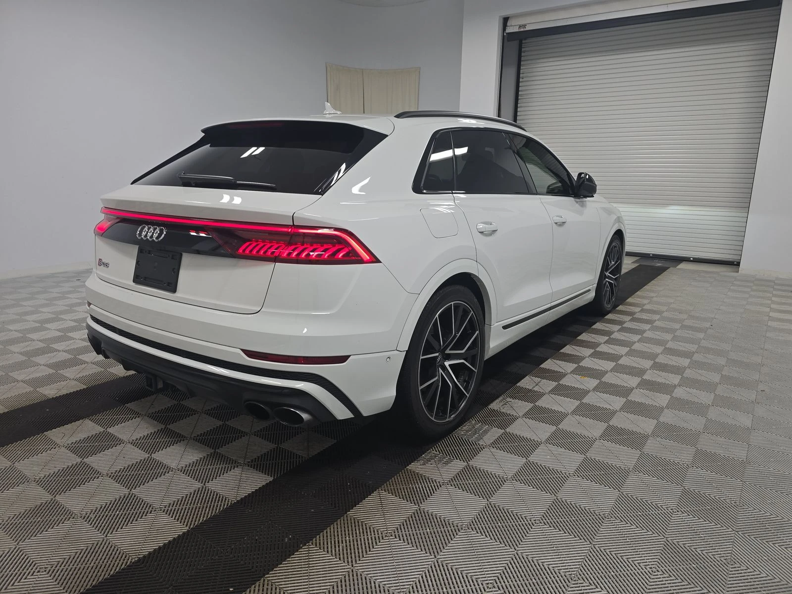 Audi SQ8 PRESTIGE* DISTRONIC* ОБДУХ* МАСАЖ* ПАНО        - изображение 6