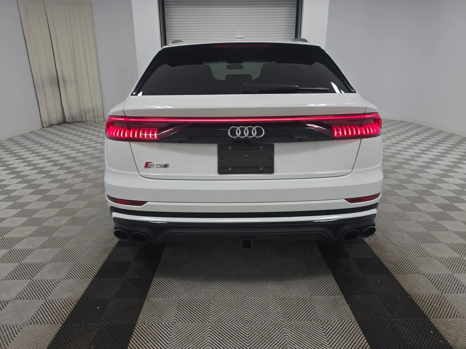 Audi SQ8 PRESTIGE* DISTRONIC* ОБДУХ* МАСАЖ* ПАНО        - изображение 5