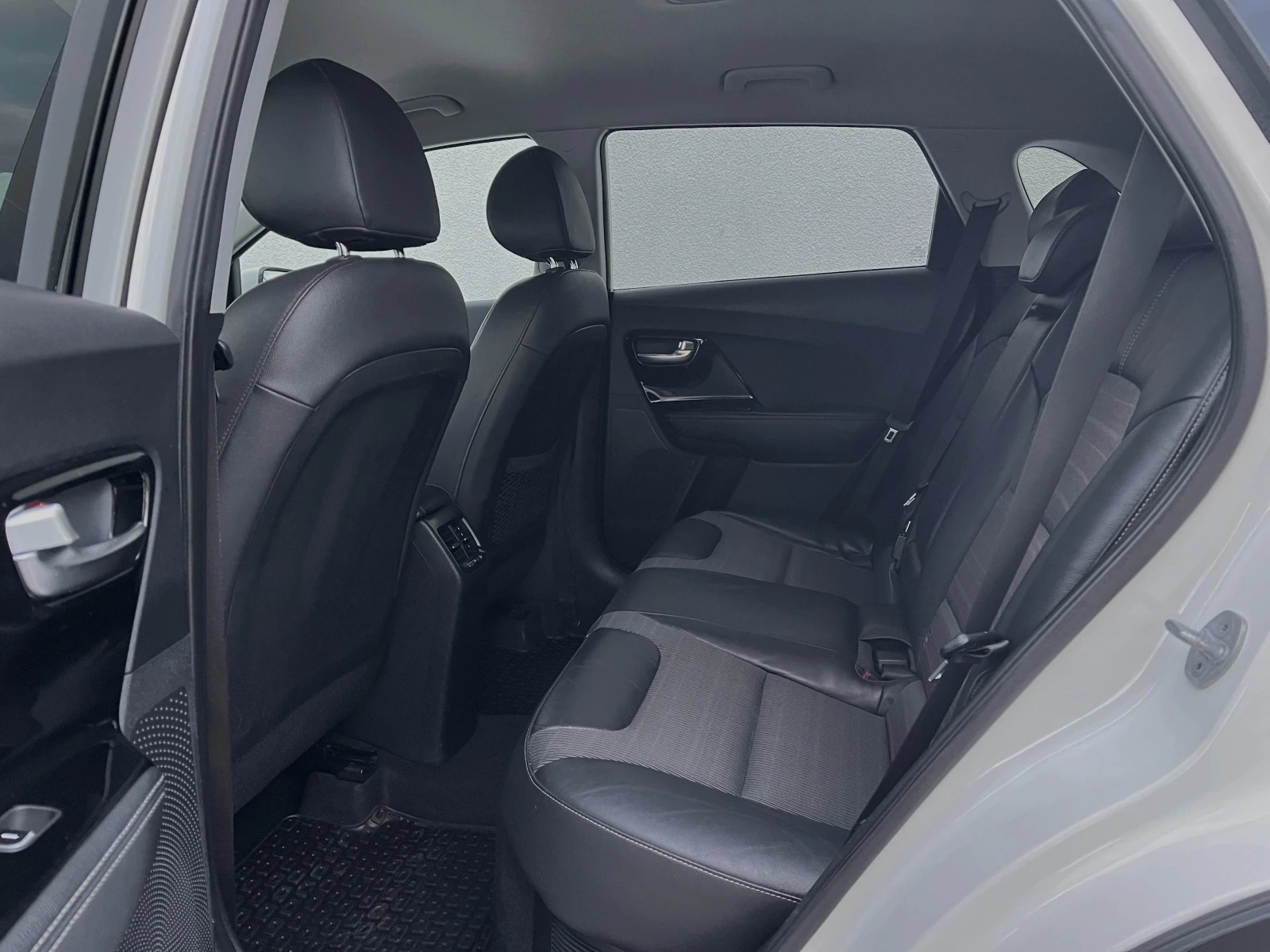 Kia Niro Hybrid 1.6GDi HEV * * ПРОЧЕТИ ОПИСАНИЕТО* * , снимка 13 - Автомобили и джипове - 53989111