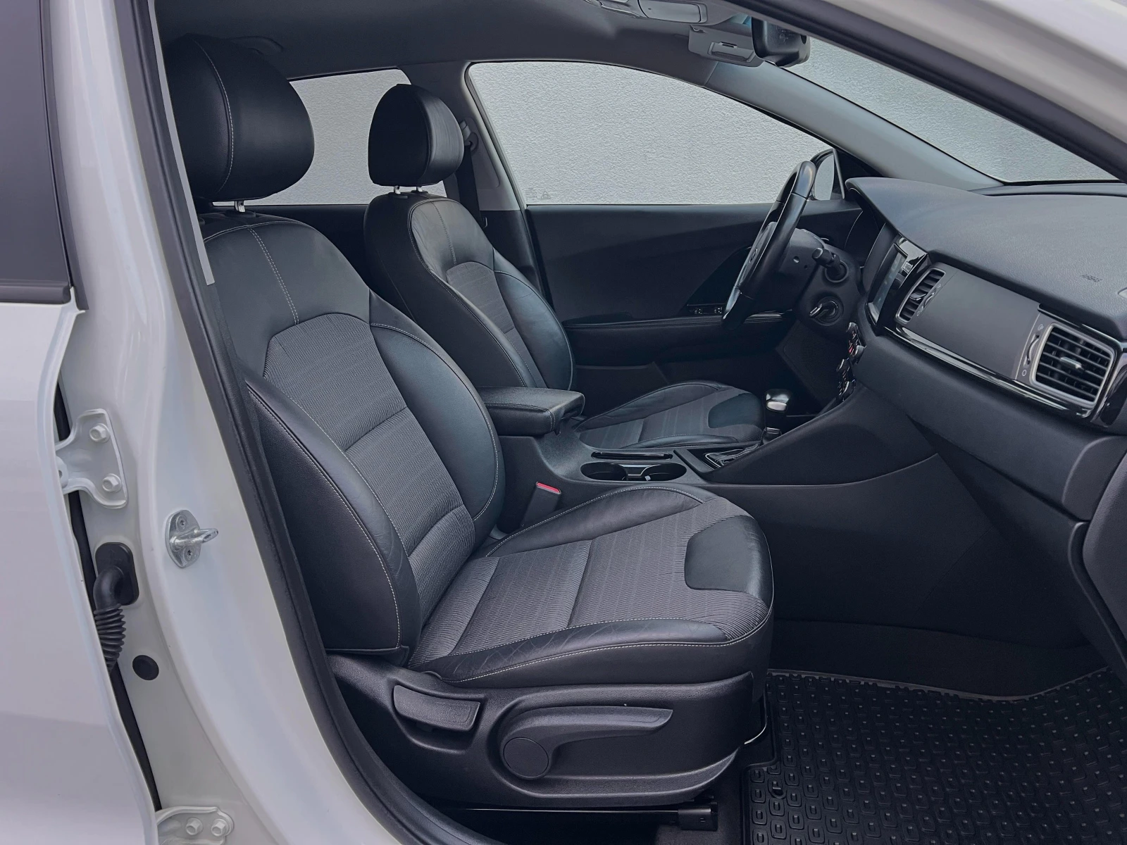 Kia Niro Hybrid 1.6GDi HEV * * ПРОЧЕТИ ОПИСАНИЕТО* * , снимка 11 - Автомобили и джипове - 53989111