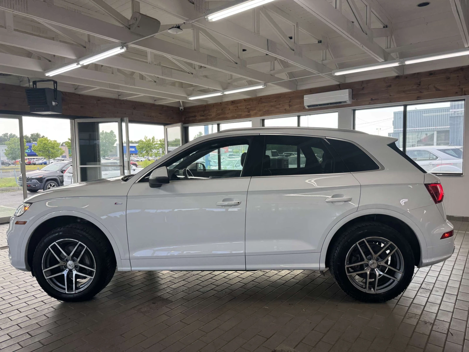 Audi Q5 2.0 TFSI quattro Progressiv / ЦЕНА ДО БГ , снимка 2 - Автомобили и джипове - 54887312